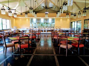 3 restaurants; breakfast, lunch, and dinner served - Angsana Oasis Spa & Resort (Bengaluru)