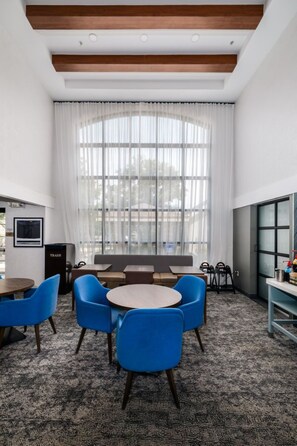 Free daily buffet breakfast  - Staybridge Suites Madison East by IHG (Madison)