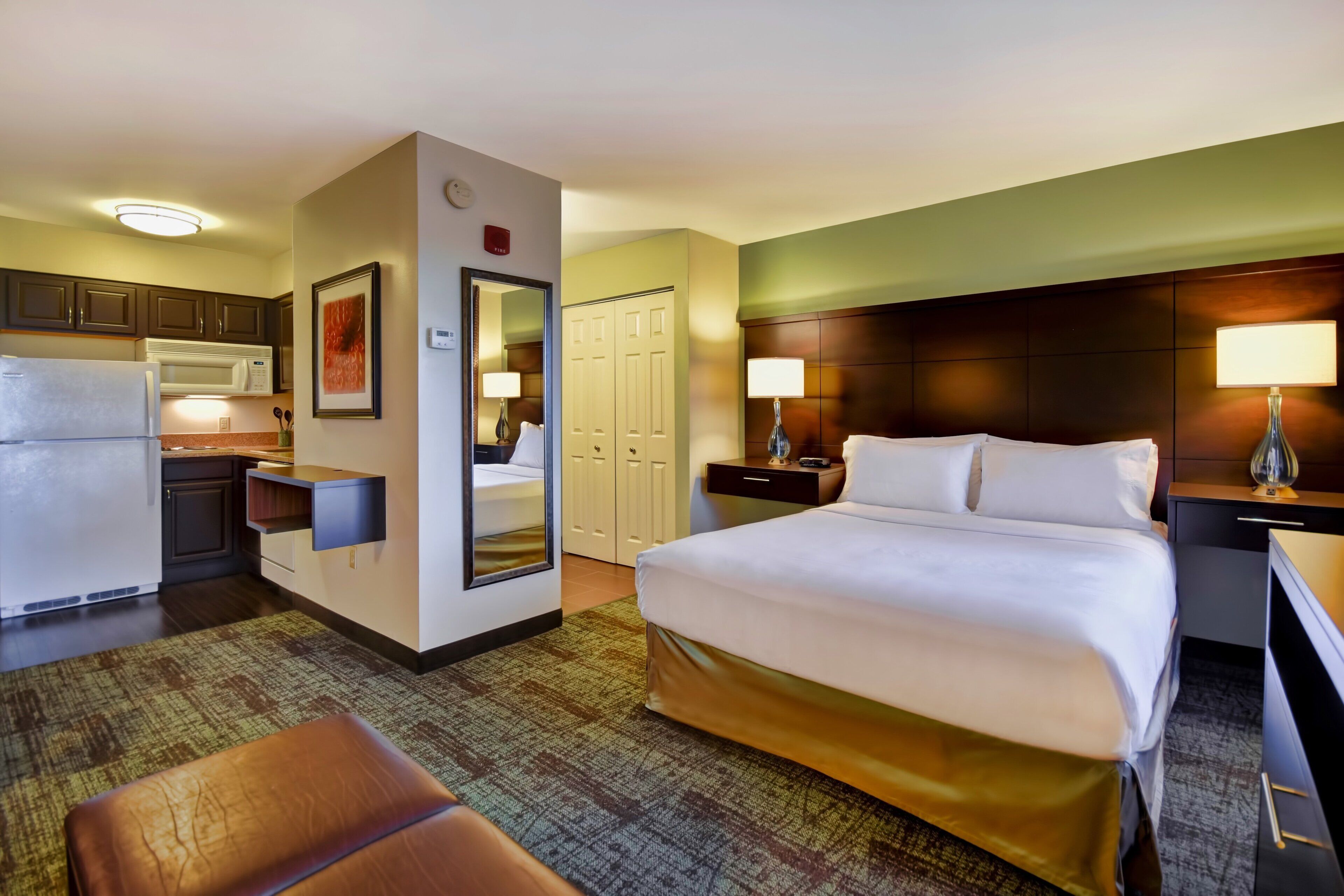 Premium bedding, in-room safe, desk, laptop workspace