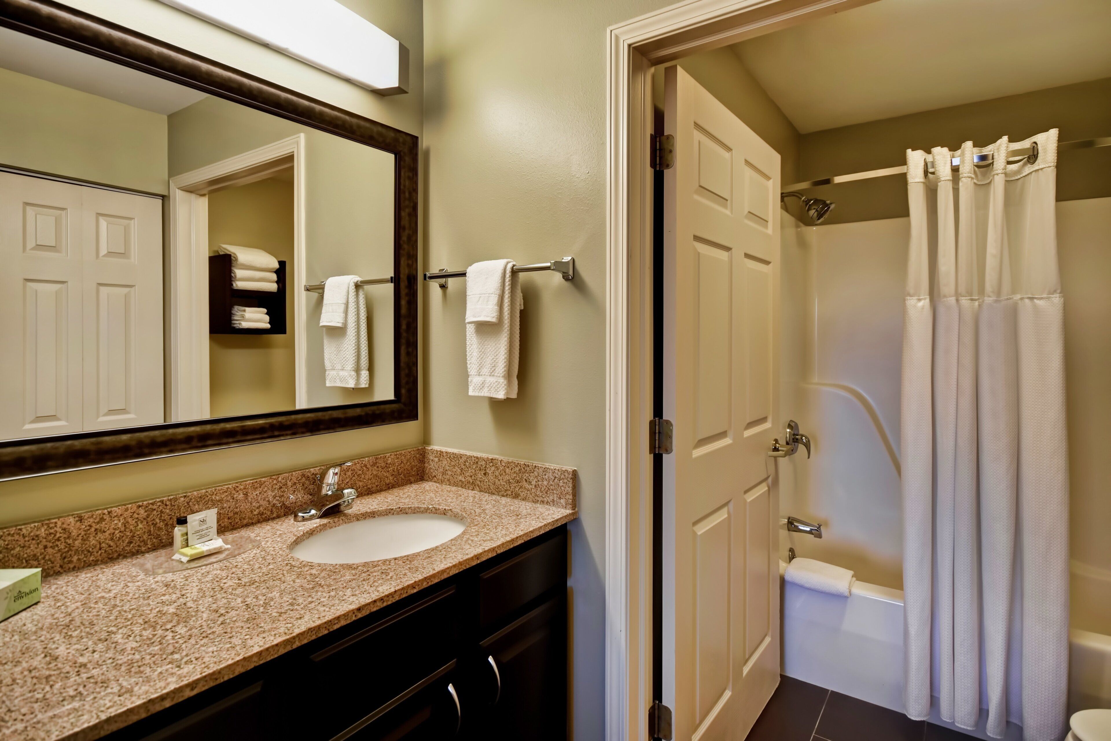Foto - Staybridge Suites Madison - East by IHG