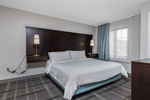 Premium bedding, in-room safe, desk, laptop workspace