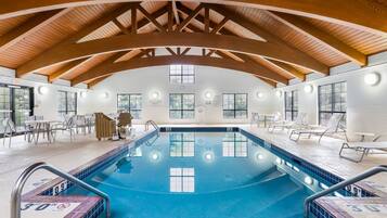 Innenpool, LiegestĂŒhle