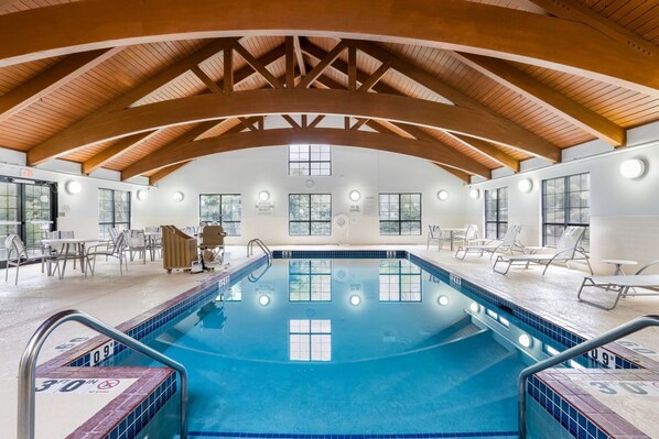 Indoor pool, sun loungers