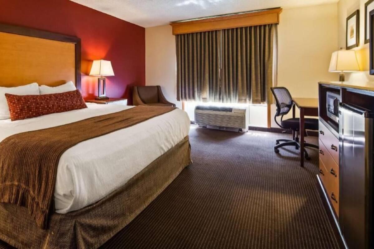 Caja de seguridad en la habitación, cortinas blackout y insonorización