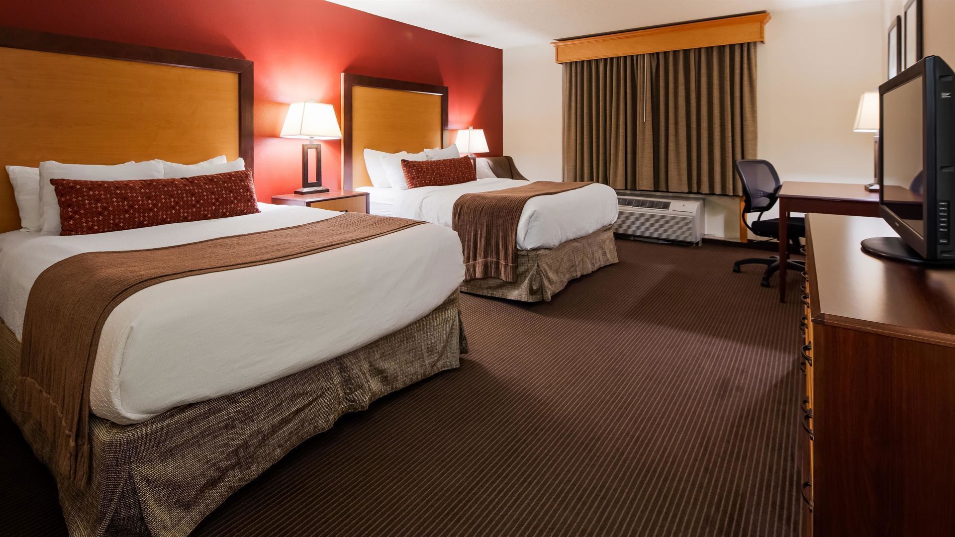 Caja de seguridad en la habitación, cortinas blackout y insonorización 