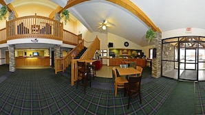 Lobby sitting area - New Prague Inn & Suites (New Prague)