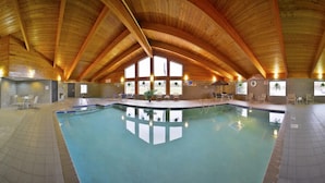 Indoor pool - New Prague Inn & Suites (New Prague)