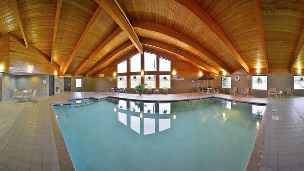 Una piscina cubierta