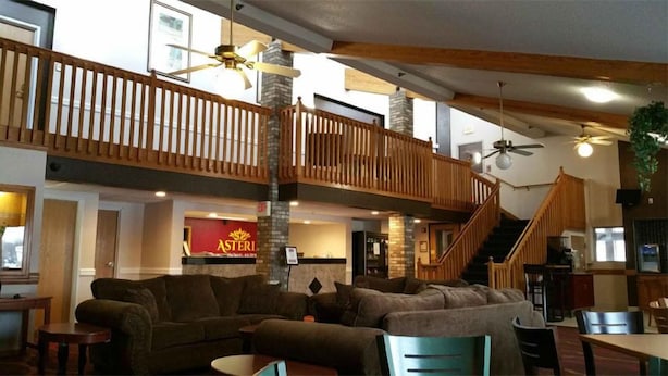 Lobby - New Prague Inn & Suites (New Prague)