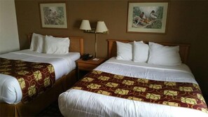 Rum - 2 queensize-sängar - icke-rökare | Skrivbord, strykjärn/strykbräda, gratis wi-fi och sängkläder