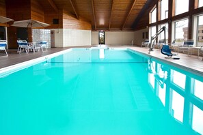 Una piscina cubierta