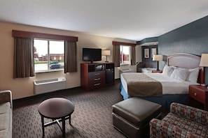 Deluxe Suite, 1 King Bed, Non Smoking | Desk, blackout curtains, iron/ironing board, free cots/infant beds