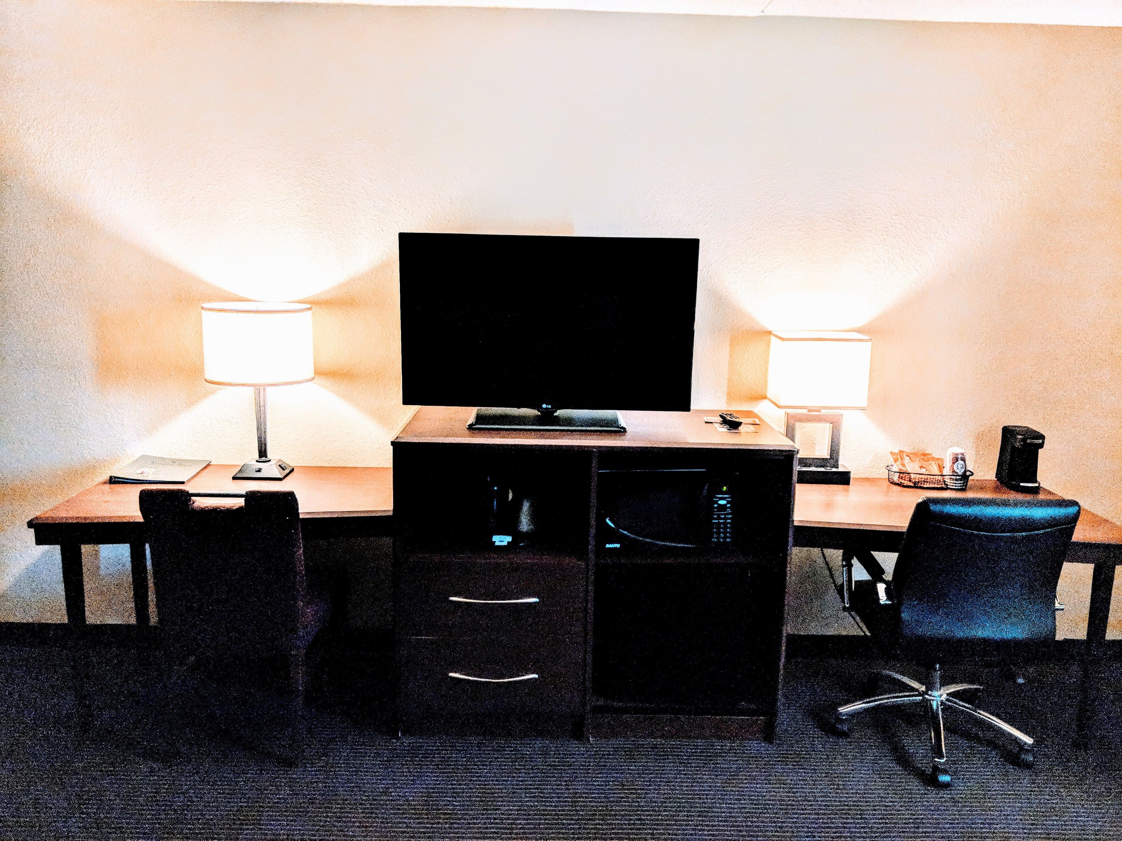 studio suite, 2 queen beds, non smoking | in-room business centre