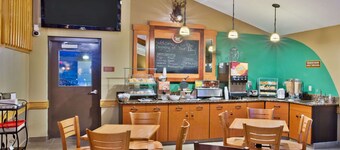 AmericInn by Wyndham Grand Forks