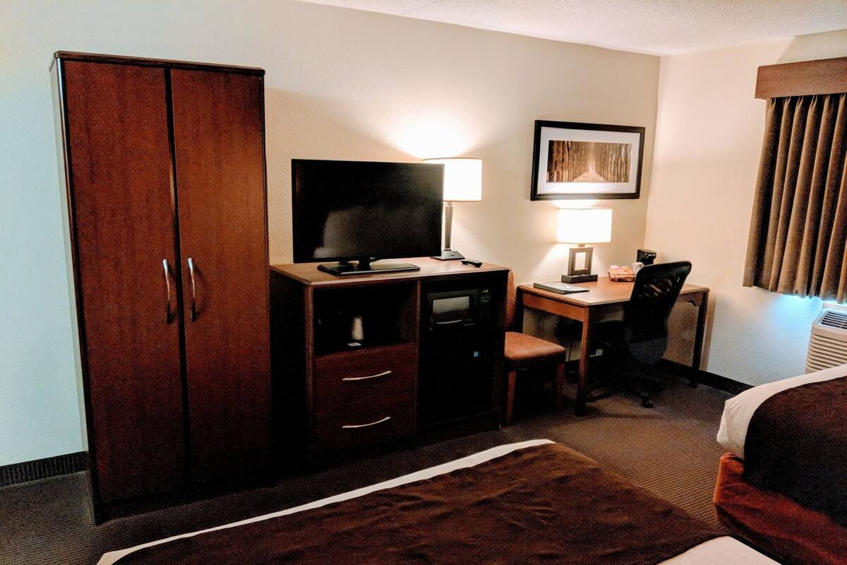 Individually furnished, desk, laptop workspace, blackout curtains