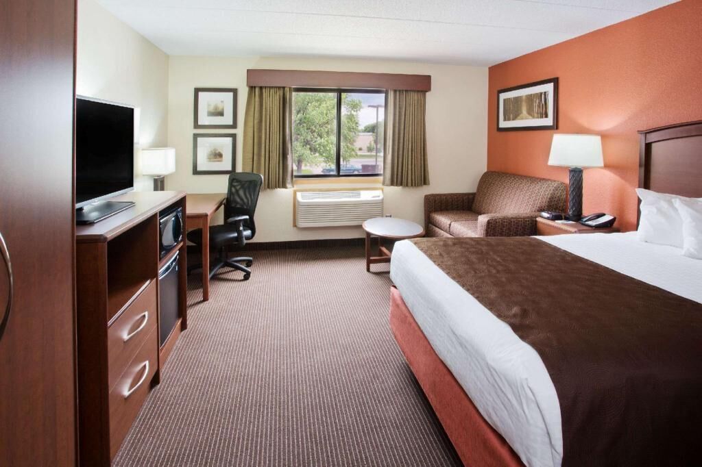 Individually furnished, desk, laptop workspace, blackout curtains