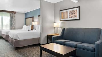 Suite, 2 Katil Ratu (Queen), Non Smoking, Refrigerator & Microwave (with Sofabed) | Ruang kerja komputer riba, seterika/papan seterika