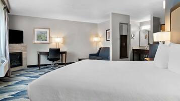 Suite, 1 kingsize-seng, ikke-røyk, massasjebadekar (with Sofabed) | Skrivebord for bærbar PC, strykejern/-brett og barnesenger (inkludert)