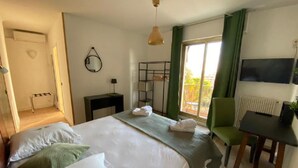 Unclassified image, 2 of 49, button - Anis Hotel (Nice)