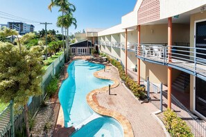 2 outdoor pools, pool loungers - Tropical Queenslander (Cairns North)