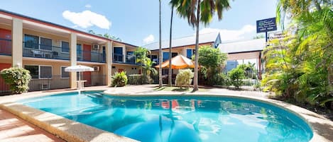 2 udendørs pools, liggestole