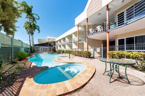 2 piscinas al aire libre, tumbonas