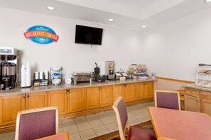 Free daily continental breakfast 