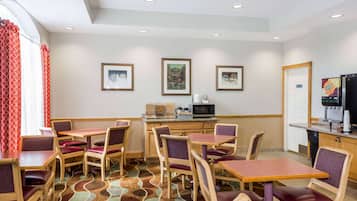 Free daily continental breakfast