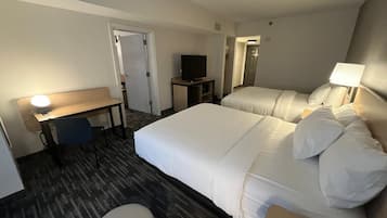 Suite, 1 kamar tidur | Seprai premium, brankas, meja kerja, dan setrika/meja setrika