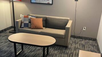 Suite, 1 Bedroom | Living area