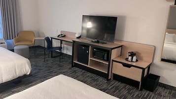 Ropa de cama de alta calidad y caja de seguridad en la habitación