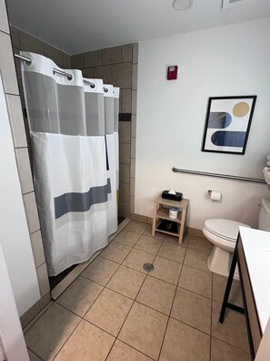 Room, 2 Queen Beds (Mobility/Hearing Access, Roll-in Shwr) | Bathroom - City Express by Marriott Louisville Southeast (Louisville)