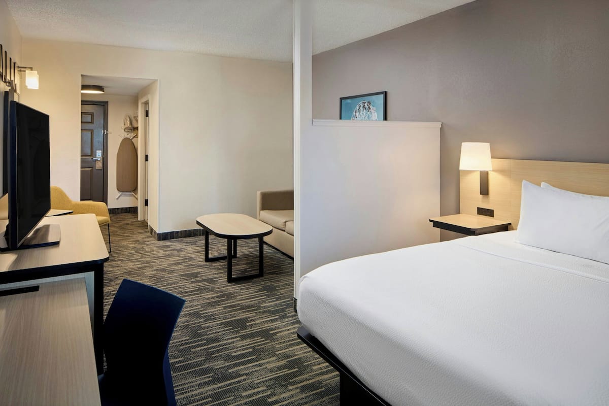 Suite, 1 King Bed with Sofa bed | Premium bedding, in-room safe, desk, iron/ironing board