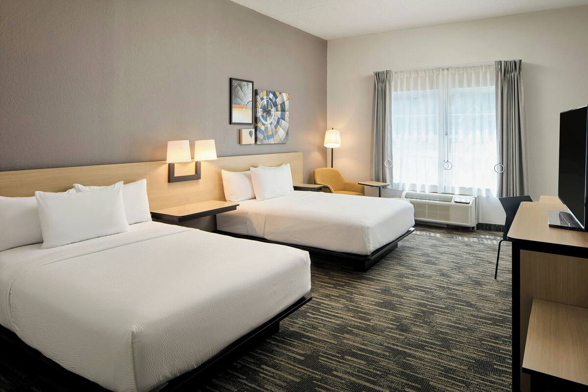 Premium bedding, in-room safe, desk, iron/ironing board
