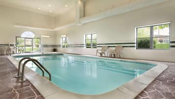 من حمّامات السباحة المغطاة