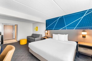 Suite Bisnis, 1 Tempat Tidur King, Bebas Asap Rokok | Meja kerja, tirai kedap cahaya, setrika/meja setrika, dan Wi-Fi gratis