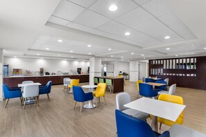 Sudah termasuk sarapan prasmanan setiap hari