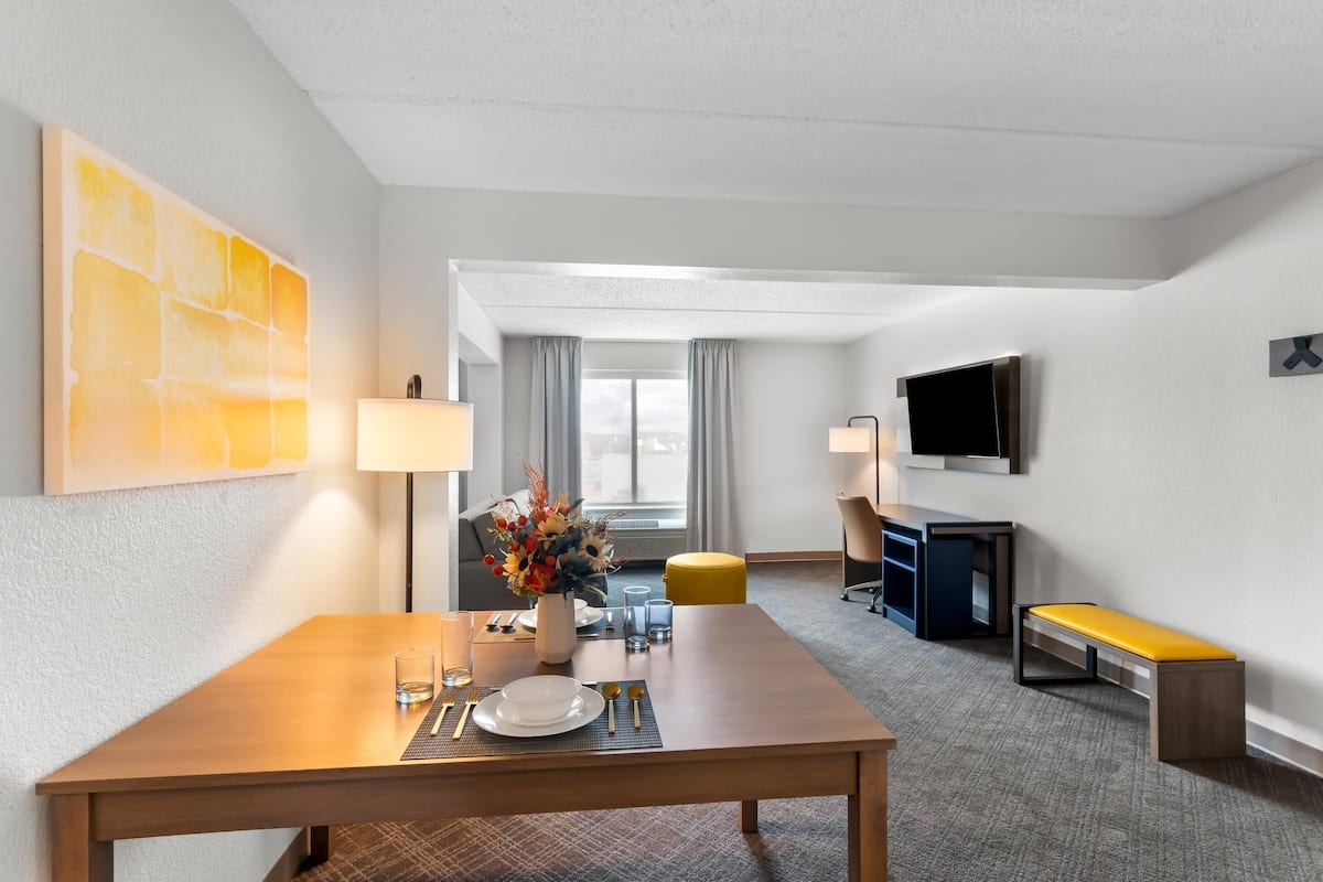 Sviitti, useita sänkyjä, esteetön, tupakointi kielletty | Työpöytä, pimennysverhot, silitysrauta/-lauta, ilmainen Wi-Fi