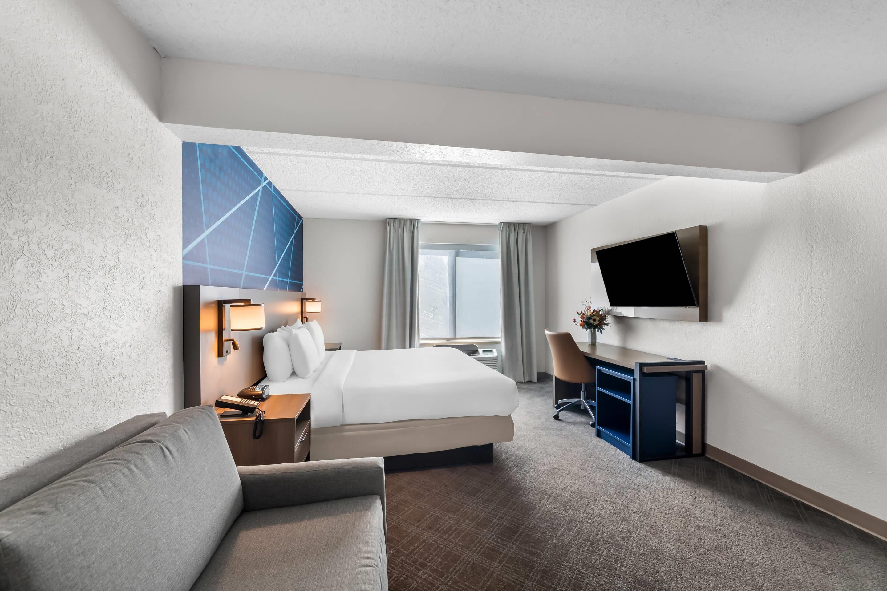 business suite, 1 king bed, non smoking | desk, blackout curtains, iron/ironing board, free wifi