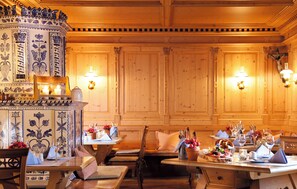 5 restaurants, breakfast, lunch, dinner served; local cuisine 