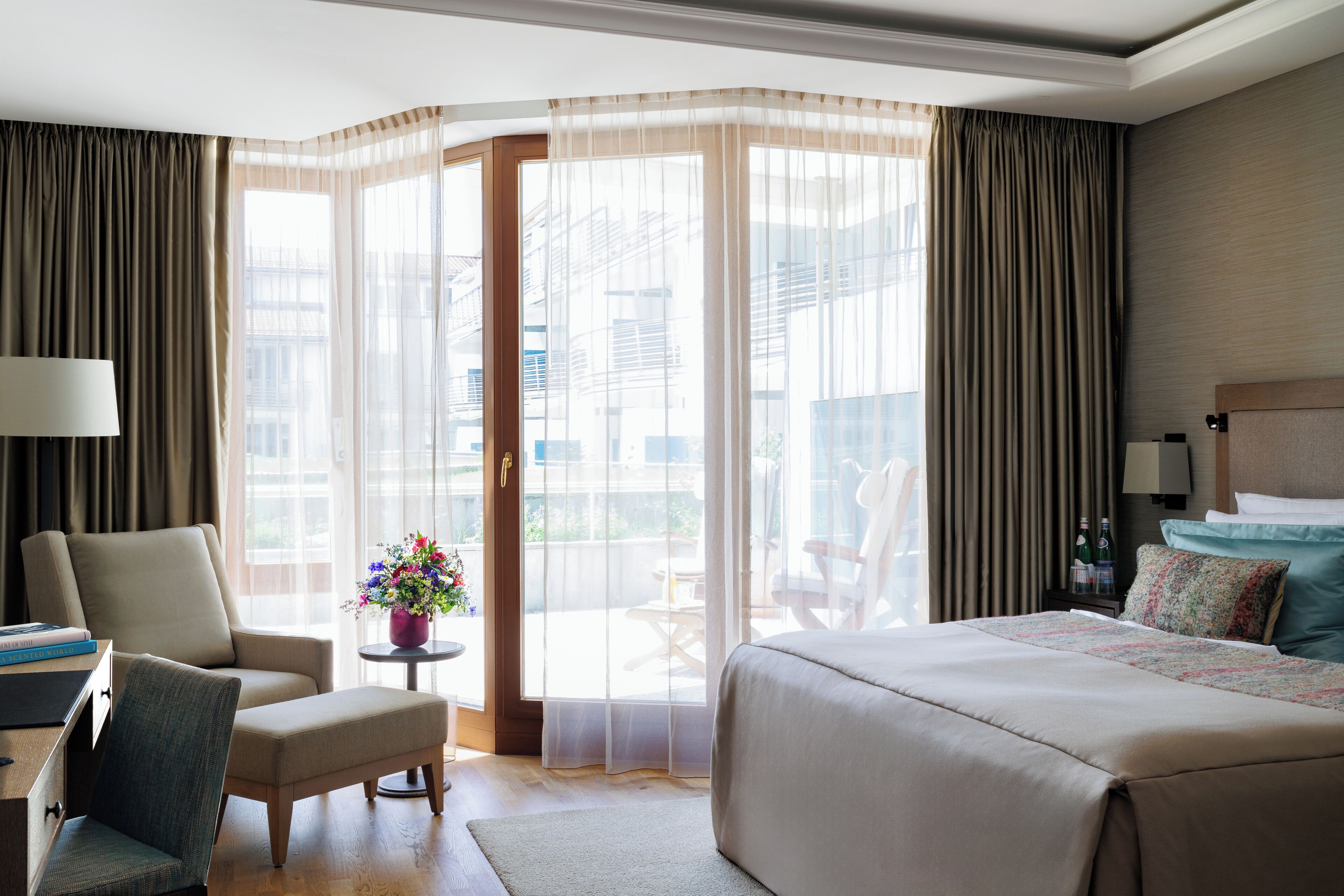 Elegant Nature Room with Alpine View | Hypo-allergenic bedding, free minibar, in-room safe