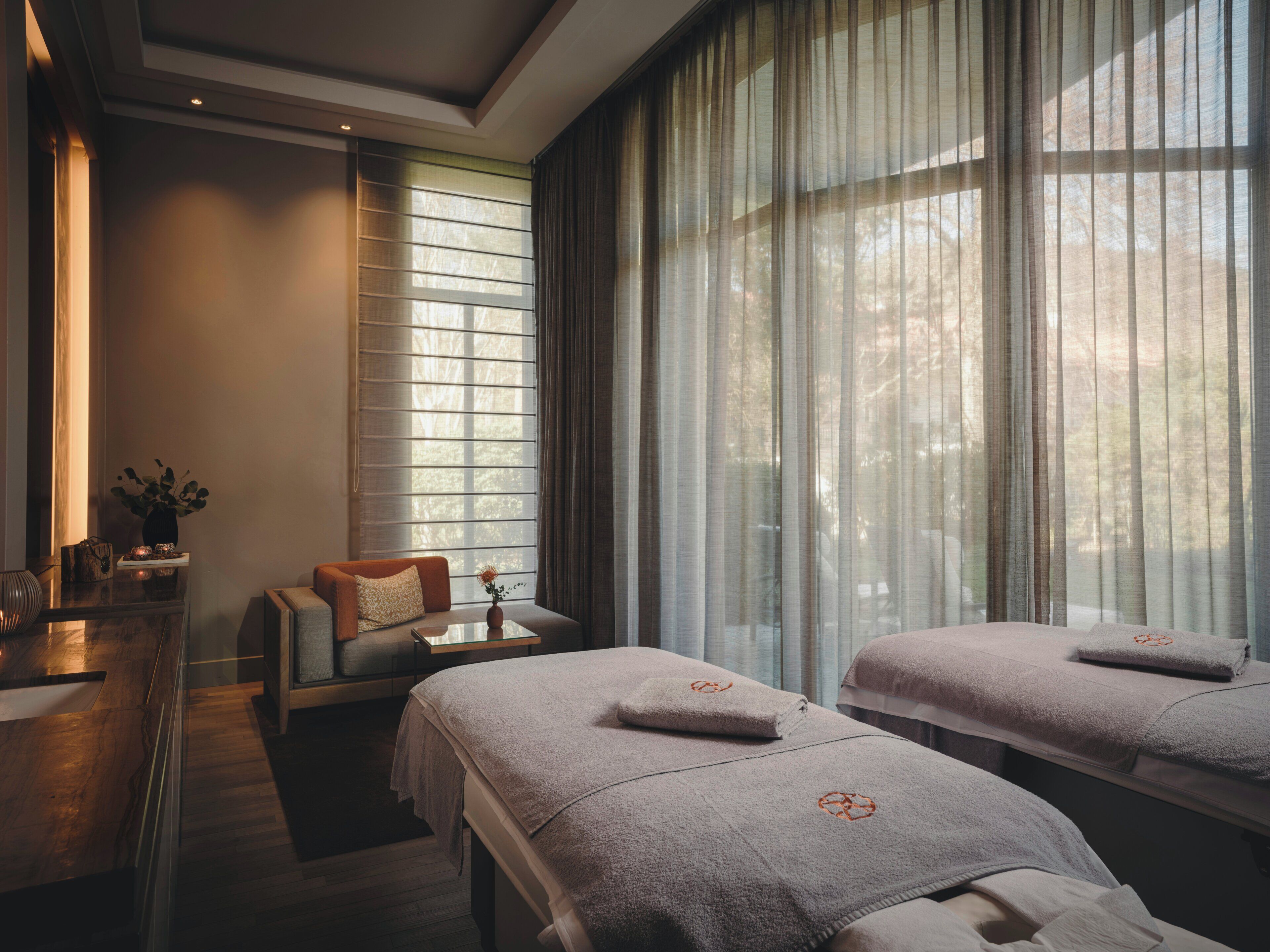 Sauna, steam room, Turkish bath/hammam, body treatments, aromatherapy