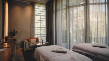 Sauna, steam room, Turkish bath/hammam, body treatments, aromatherapy