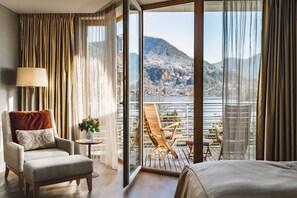 Elegant Nature Deluxe Room with Lake View