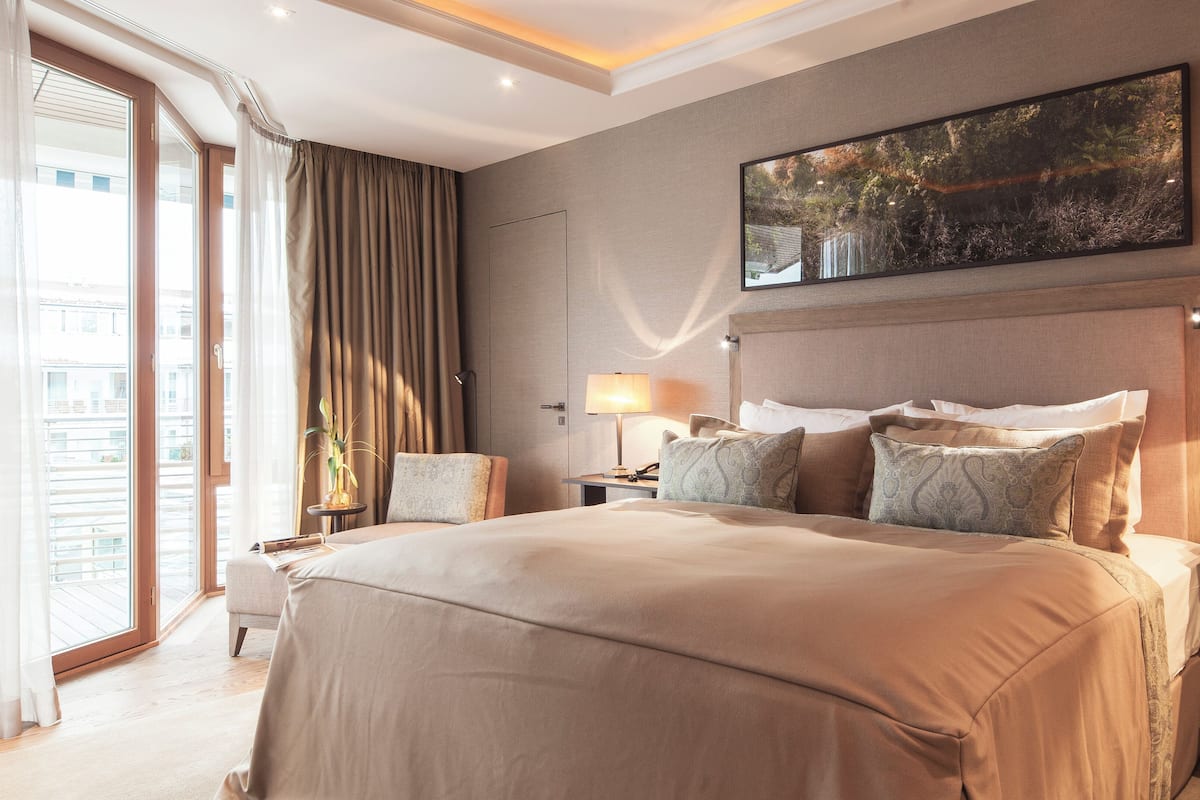 Elegant Nature Room with side lake view