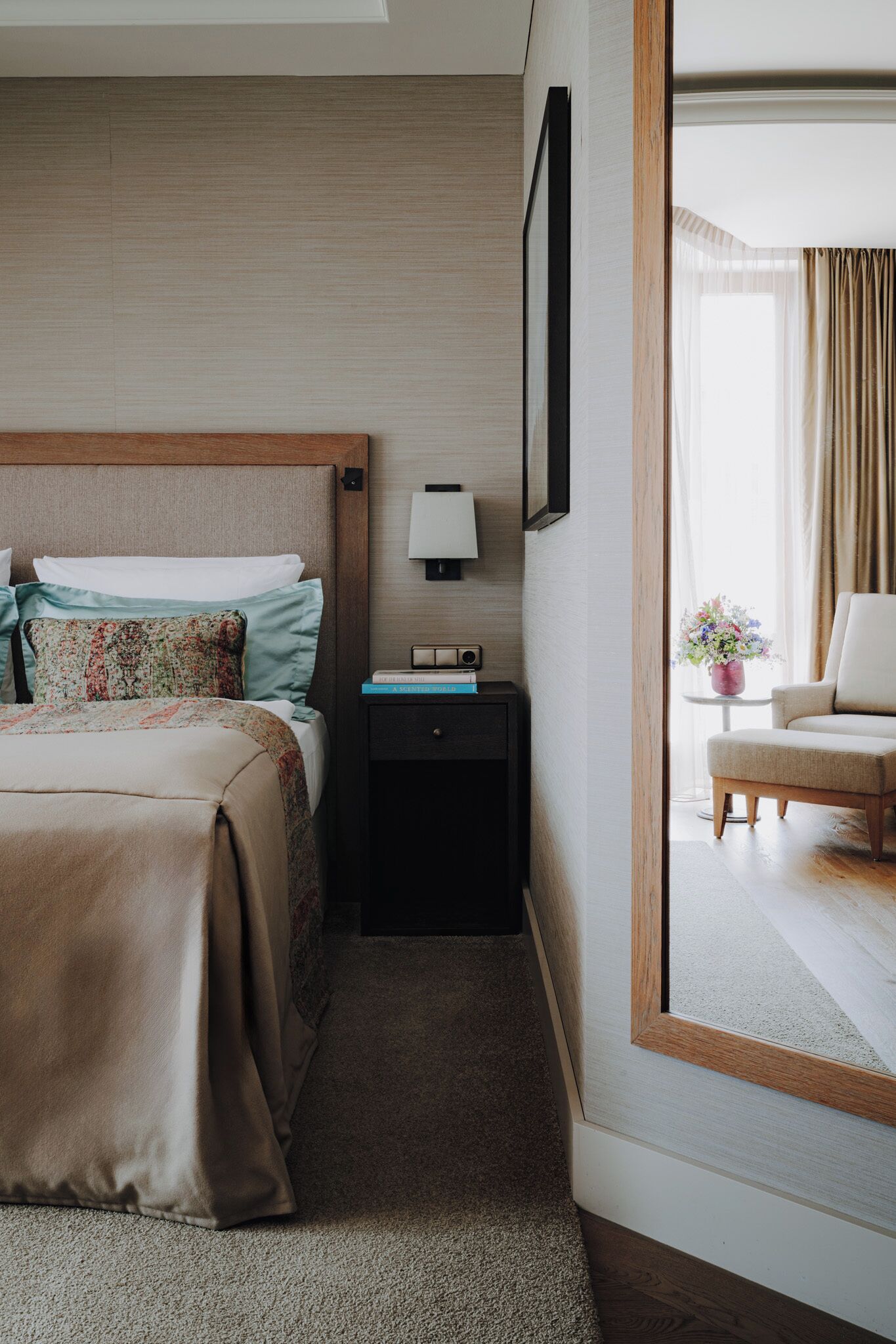 Ropa de cama hipoalergénica y minibar con artículos gratuitos 