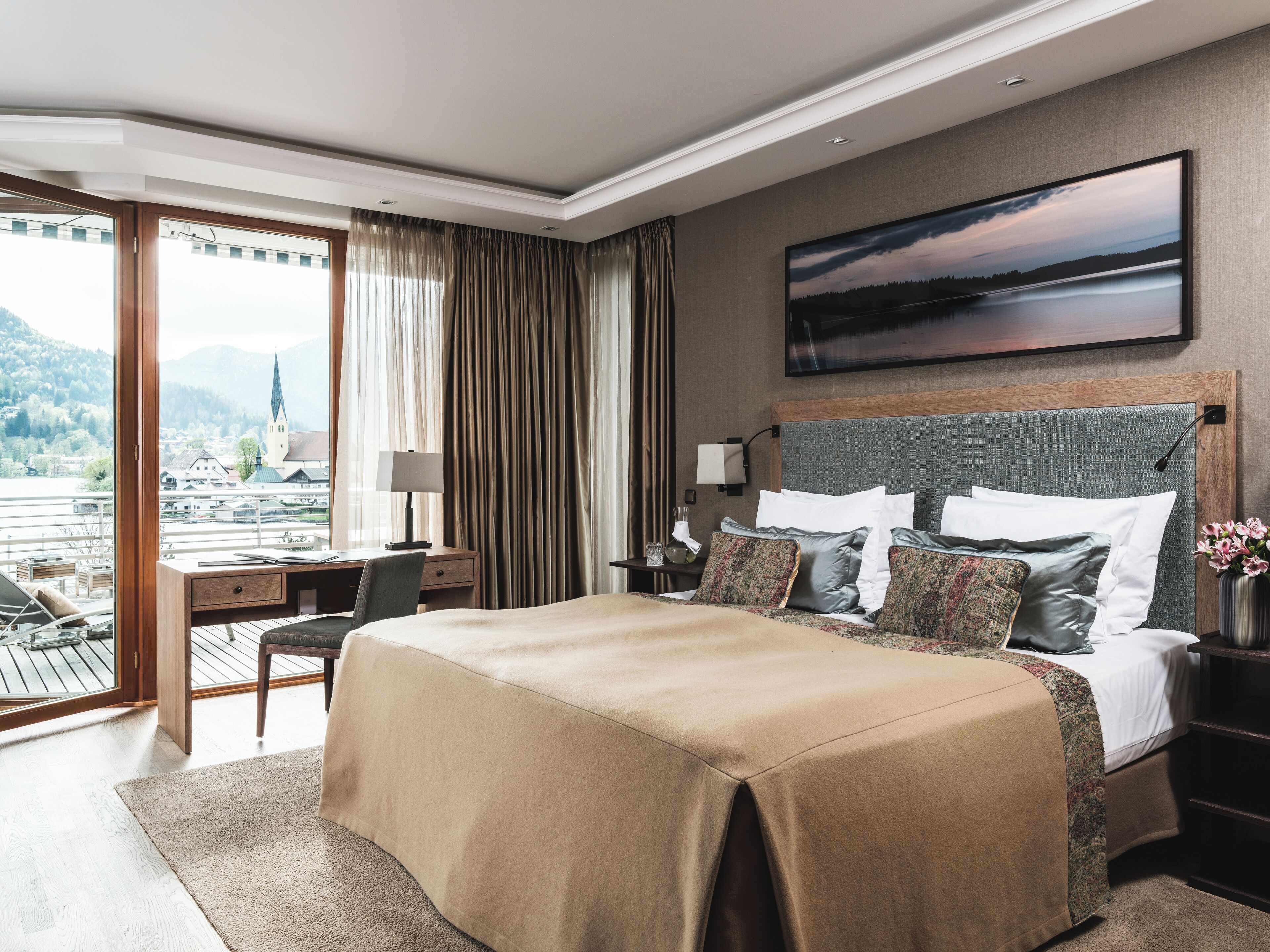 Elegant Nature Junior Suite Lake View | Hypo-allergenic bedding, free minibar, in-room safe