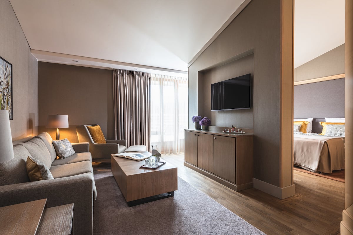 Ropa de cama hipoalergénica y artículos del minibar gratis