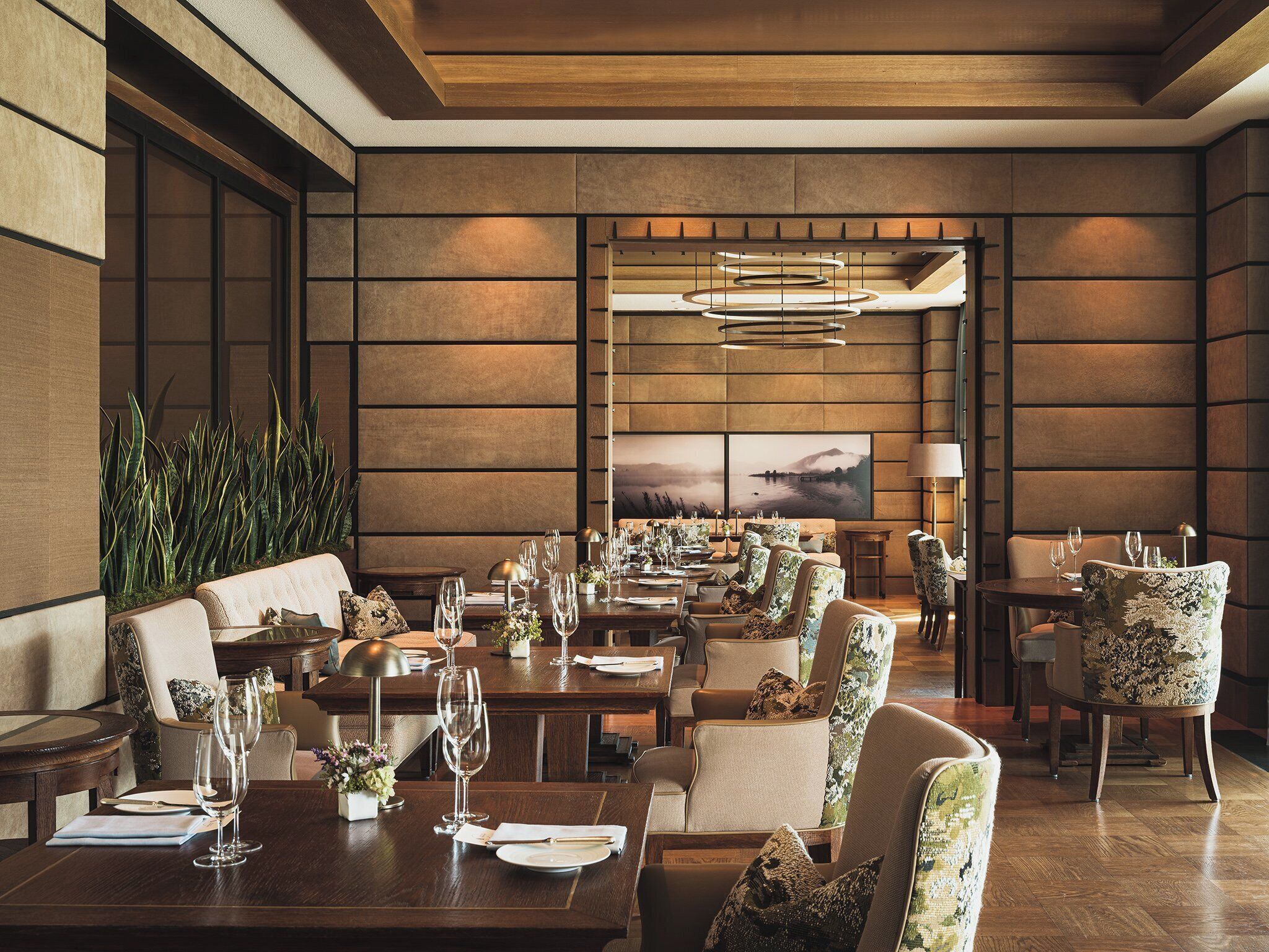 5 restaurants, breakfast, lunch, dinner served; local cuisine