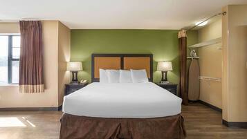 Bureau, fer et planche Ă repasser, Wi-Fi gratuit, draps fournis